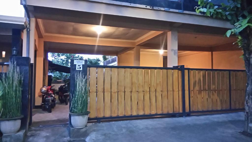 Puji Homestay Mataram Exterior foto